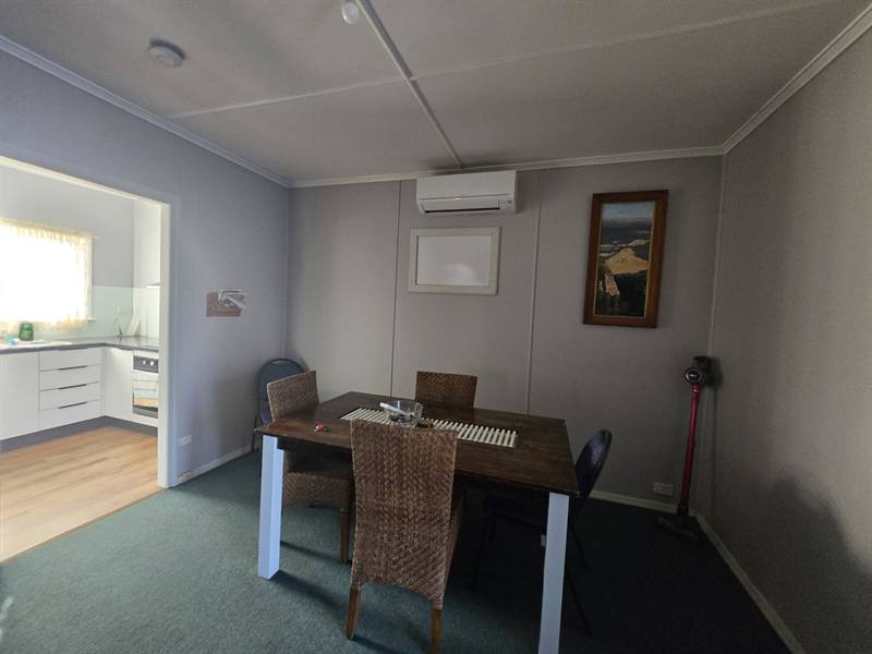 27 Osler Street - dining and kitchen